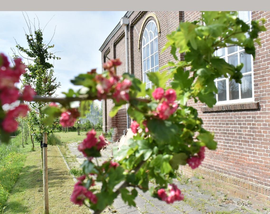 Kerkhotel Bij De Pastorie Reitsum Buitenkant foto